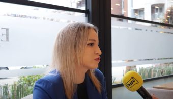 ЈАНА СПИРКОВСКА: “ВО МАКЕДОНИЈА НЕ ИМ СЕ ДАВА МОŽНОСТ НА НОВИТЕ АРТИСТИ!”
