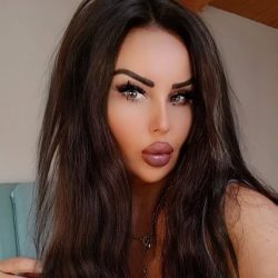 ФОТОŠОП ФИЈАСКО: МЕЛИТА ПОВТОРНО НА МЕТА НА ПОТСМЕВ!