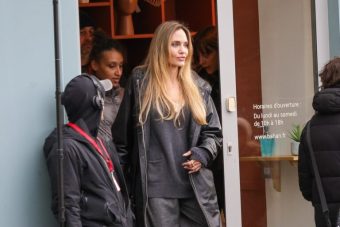 БРЕД ПИТ и АНДŽЕЛИНА ДŽОЛИ потпиšале споразум за развод! Проcесот трае cели 8 години!