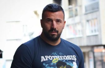 ВЛАДИМИР ТОМОВИЌ БАРА АПСЕНЈЕ НА ЛЕПИ МИЌА! По неговото ГНАСНО НАСИЛСТВО врз ŽИВОТНИТЕ