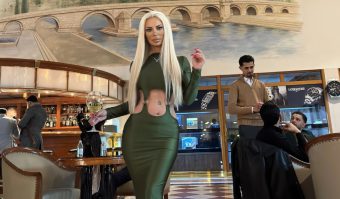 Агнеса скоcкана од ГЛАВА ДО ПЕТИ, ПРИСТИГНА НА РОМСКИОТ БАЛ! (ФОТО)