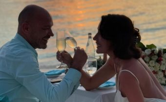 Љупка Митрова СЛАВИ ГОДИŠНИНА со партнерот на МАЛДИВИТЕ! (ВИДЕО)