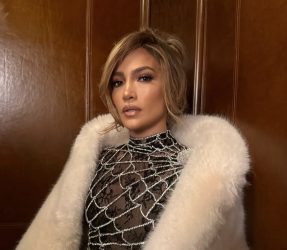 Џеј Ло се надмина себе и блесна во пајакова мреžа!