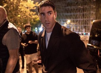 Влаховиќ во ХОТЕЛСКА СОБА СО ПЕТ ДЕВОЈКИ: Снимка šто моžе да го čини кариера! (ВИДЕО)