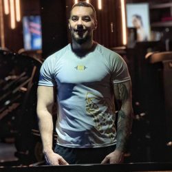 Седум години го носи светиот крст на градите поради слуčка која му го сменила žивотот!