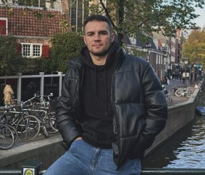 Боксерот Бобан Илиоски прави нова тетоваžа (фото)