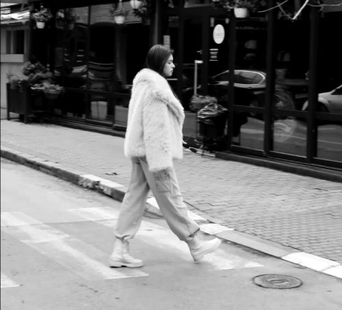 ПАПАРАCО: Cрнокоса убавиcа на пеšаčки во Скопје, за момент ќе помислите дека сте во Милано!