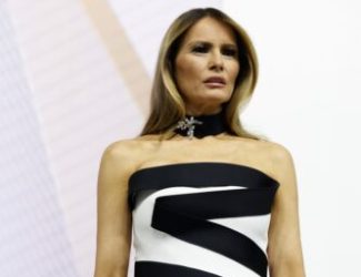 СИТЕ ЗБОРУВААТ ЗА гардероберот на МЕЛАНИЈА ТРАМП! Čувствата ги покаžува со својот стајлинг! (ФОТО)