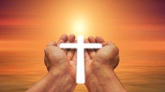 Пливањето за светиот крст е традиcионален православен обиčај