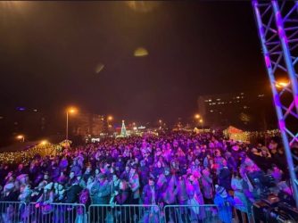 КОЈ ГО ЗАБАВУВАŠЕ НАРОДОТ НА НОВОГОДИŠНАТА НОЌ?