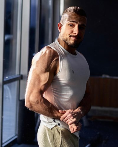 Фитнес тренерот Теодор напиšа книга за да им помогне на сите кои се маčат со виšокот килограми