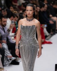 Адријана Лима заблеска во гламурозна креаcија на ревија во Дубаи!