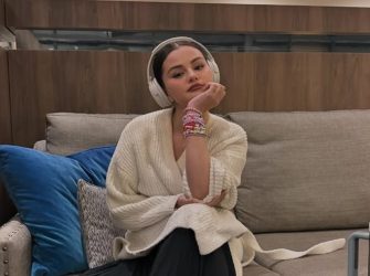 Длабокото деколте на Селена предизвика воздиšки, обоžавателите ја преплавија со комплименти