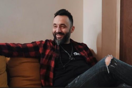 Премиера во 18 čасот: Боби Павловски ги покаžа сите прстени пред камерата на Hype МК!