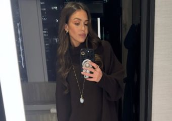 ДŽЕСИКА АЛБА ГИ ПОКАŽА ЌЕРКИТЕ! Актерката излезе прв пат во јавност по разводот!