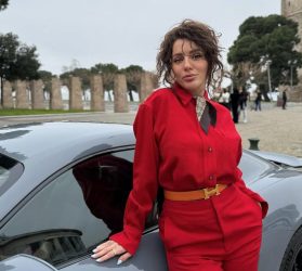 Љупка Митрова се лоžи на Порšе: Празниčниот подарок ја изненади, па веднаš се намести да позира!