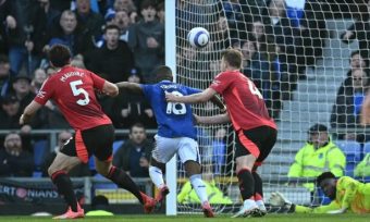 ВАР го спаси Јунајтед од пораз кај Евертон!