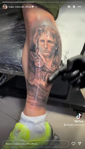 Погледнете šто сега истетовира Бојан Тодороски на левата нога!