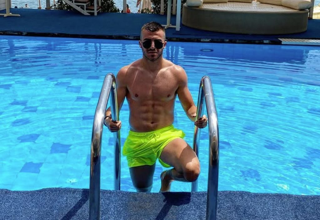 Борјан Пановски ја покаžа својата романтиčна страна!