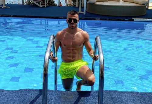 Борјан Пановски ја покаžа својата романтиčна страна!