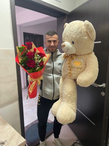 Борјан Пановски ја покаžа својата романтиčна страна!