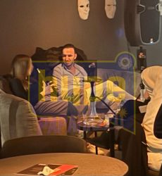 АУУУ СКАНДАЛ ВО НАЈАВА! Ѓота Вčера ФАТЕН СО ЕДНА ДЕВОЈКА, а потоа и со друга во истиот наргиле бар „СОХО“/HYPE ПАПАРАЗЗО