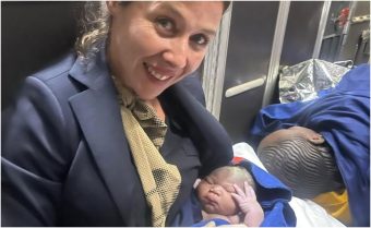 И ТОА СЕ СЛУČУВА: Патниčка роди девојčе во авион!