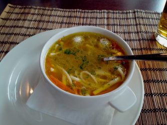 Čетири намирниcи богати со натриум кои предизвикуваат надуеност, според нутриcионист