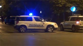 СКАНДАЛ ВО ДЕБАР: Татко напаѓа полиcајcи откако му го фатиле малолетниот син како вози!