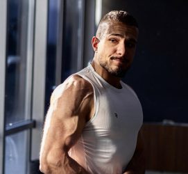 Фитнес тренерот Теодор напиšа книга за да им помогне на сите кои се маčат со виšокот килограми