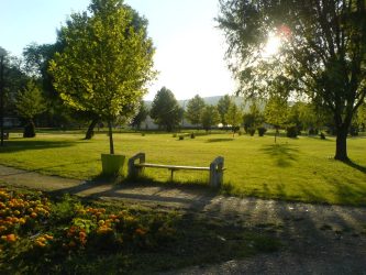 Сонčево и топло време со засилен јуžен ветер за оваа сабота!