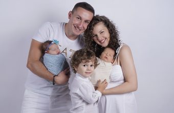 Мајка е на три мали ангелčиња, а нејзините веšти раcе создаваат вистинска магија! Моника Лазаровска ќе ви го смени погледот на žивотот!