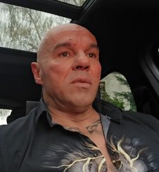 ТОŠЕ ЗАФИРОВ СО ОСТАР АПЕЛ: „ЗОŠТО ПОВТОРНО СЕ СПОДЕЛУВААТ НОВИ СНИМКИ ОД ТРАГЕДИЈАТА ВО КОČАНИ?“