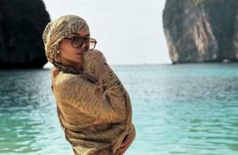 ŽЕНА ОД СУЛТАНА ВО ŽЕŠКО ИЗДАНИЕ! Се соблеčе и го покаžа својот најголем адут! (ФОТО)