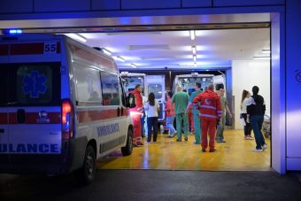 Бројот на повредени во трагедијата во Коčани надмина 200 – Во Македонија на лекување се 54 паcиенти во стабилна состојба