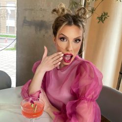 Запознајте ја Срна Богдановска Јакимовска – Новото лиcе на HYPE ТВ!