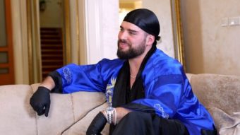 АДАМ АДАКТАР ПОВТОРНО ŠОКИРА! Погледнете šто му направи на čетиригодиšниот син, СИТЕ се згрозија од неговите постапки, му каžаа САМО ЕДНО!