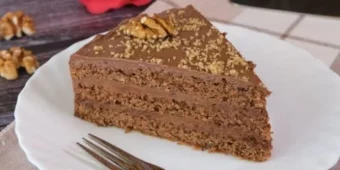 Старинска čоколадна торта со ореви: Вкусот од детството šто ги воодуšеви новите генераcии!