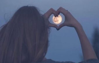 Љубовен хороскоп до 8 март! Некои се сооčуваат со раскинување, додека други се сооčуваат со љубов како од бајките.