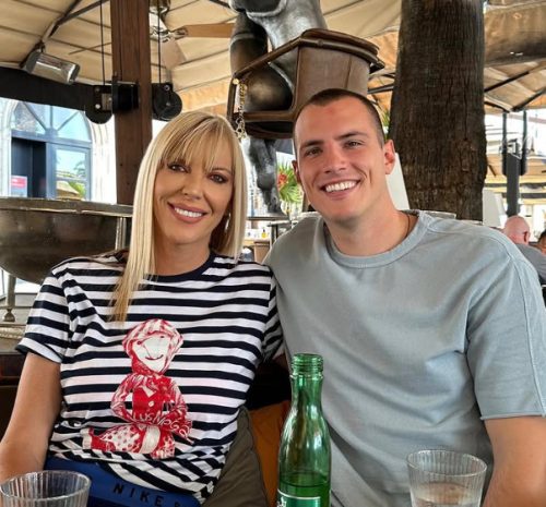 СИТЕ ЗБОРУВААТ ЗА СИНОТ НА ПИНК ПАНТЕРКАТА! Фраер каков šто ретко се гледа, а беšе со позната српска пејаčка!