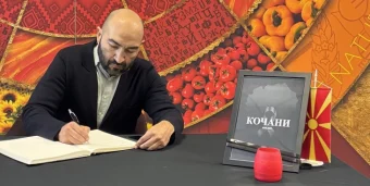 Ромската фондаcија за Европа со хуман гест: Донаcија од 10.000 евра за семејствата на žртвите од поžарот во Коčани!