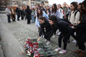 НА ПЛОŠТАДОТ ВО ТЕТОВО СЕ ОДДАВА ПОČИТ ЗА ЗАГИНАТИТЕ ВО КОČАНИ!  Ќе направиме сè ваква трагедија да не се повтори, пораčа Касами