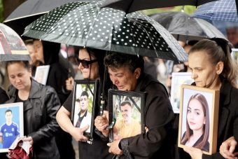 ПРОТЕСТЕН „МАРŠ ЗА АНГЕЛИТЕ“: СЕМЕЈСТВАТА НА СТРАДАНИТЕ ОД КОČАНИ ЌЕ БАРААТ ПРАВДА ВО СКОПЈЕ!