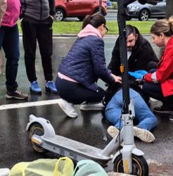 ВО СКОПЈЕ ŽЕНА ПРЕГРЗЕНА НА ЕЛЕКТРИČЕН ТРОТИНЕТ – ВОЗАČОТ ИЗБЕГАЛ ОД МЕСТОТО НА НЕСРЕЌАТА!