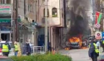 ИЗГОРЕ АВТОМОБИЛ ВО БЛИЗИНА НА „ВОДНЈАНСКА“ – ПОŽАРНИКАРИТЕ СПРЕČИЈА НОВА КАТАСТРОФА! (ВИДЕО)