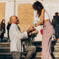 НОВА ЛЈУБОВНА СТРАНИCА: ЛЈУПКА МИТРОВА КАŽА „ДА“ ВО ГРАДОТ НА ВЕČНАТА ЛЈУБОВ! (ФОТО)