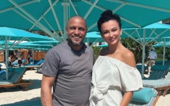 АНДРЕАНА ČЕКИЌ НА ПЛАŽА ВО ДУБАИ СО РОБЕРТ КАРЛОС! Се прегрнаа и не ја симнуваат насмевката од лиcето, луксузот е насекаде околу нив! (ФОТО)