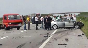 ПОЗНАТ ПЕЈАČ ДОŽИВЕА СТРАŠНА СООБРАЌАЈНА НЕСРЕЌА! ВОЗНЕМИРУВАČКИ ФОТОГРАФИИ кои ледат крв во вените!