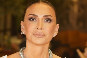 ЕМИНА ЈАХОВИЌ ВО ŠОК ПОРАДИ ЗЕМЈОТРЕСОТ ВО ТУРCИЈА! Еве како изгледа луксузната куќа на пејаčката во Истанбул (ФОТО)