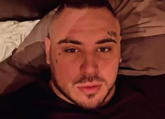 ФИЛИП ЦАР СЕ САМОЗАДОВОЛУВА ПРЕД КАМЕРА И ГО ПОКАЖУВА ПОЛОВИОТ ОРГАН: ОБЈАВЕНА ЕКСПЛИЦИТНА СНИМКА ОД МОБИЛЕН ТЕЛЕФОН! (ВИДЕО)